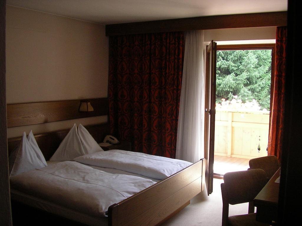 Burgblick Hotel San Lorenzo di Sebato Phòng bức ảnh